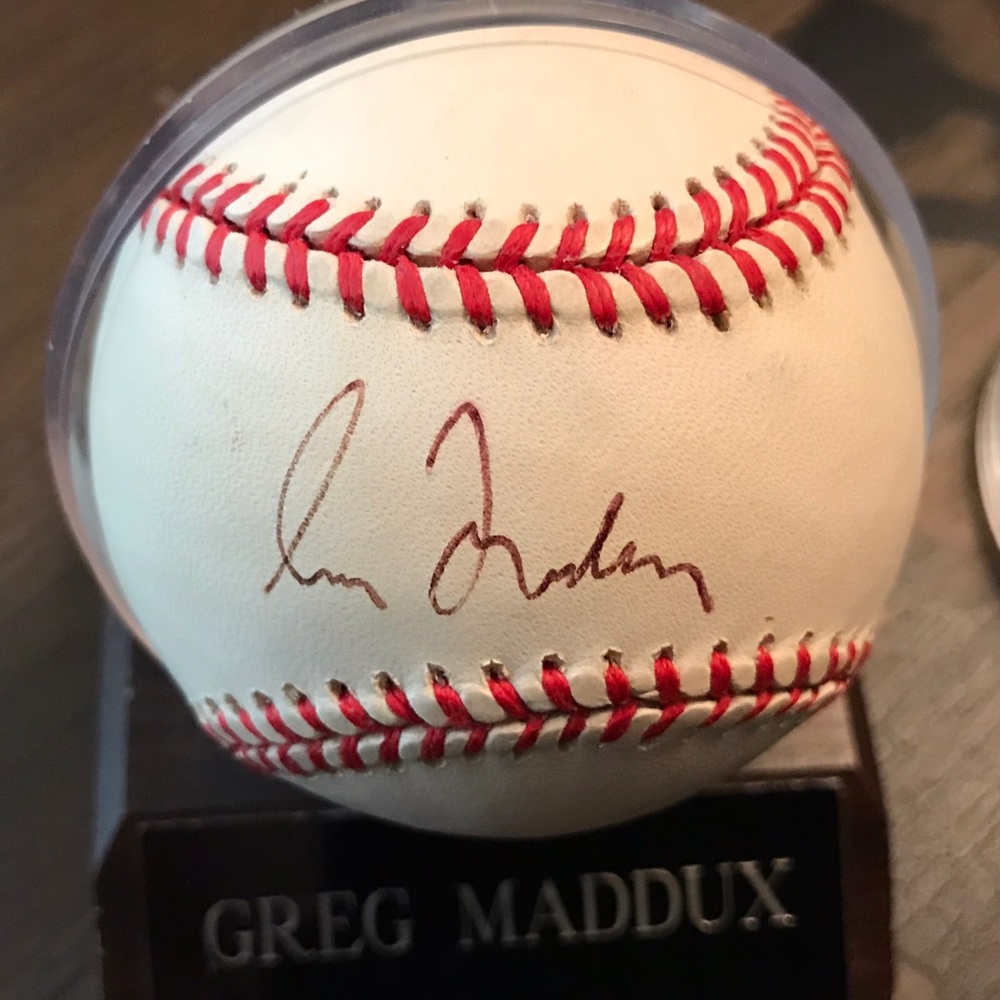 AUTOGRAPHED GRED MADDUX BASEBALL